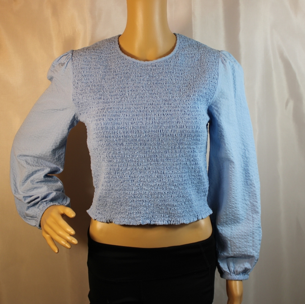 NWOT Urban Outfitters Blue Shirred Crop Top. Sz M. - Picture 2 of 8